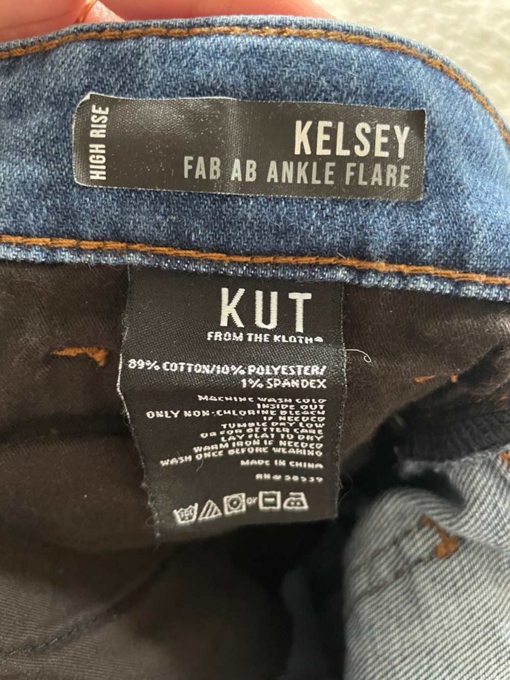 Kut from the Kloth Women's Medium Blue Straight-Leg Jeans - Picture 4 of 4